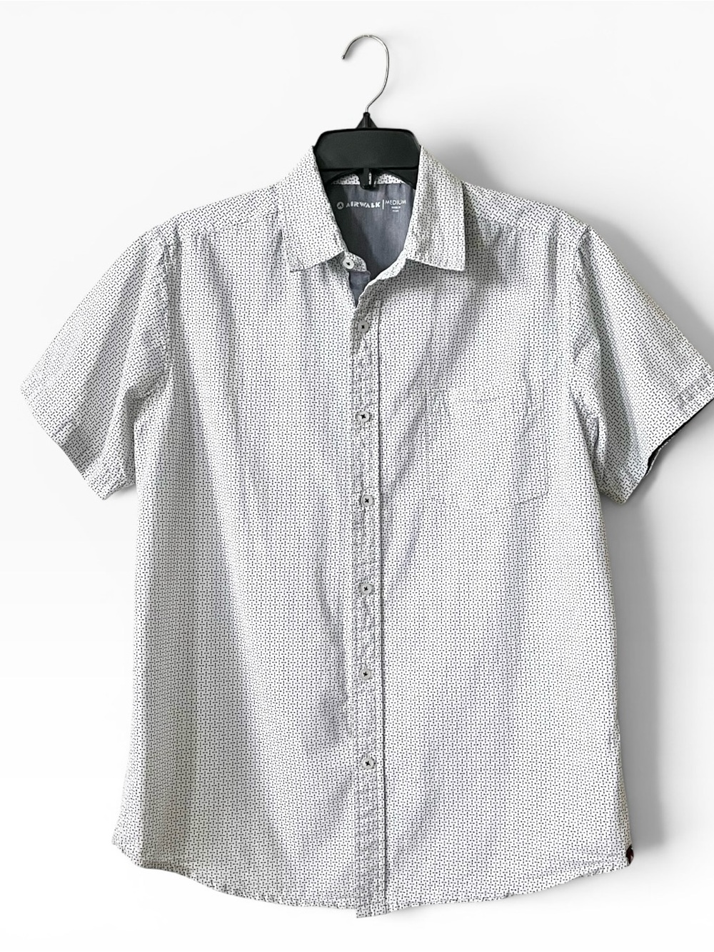 Airwalk Shirt Men's Size M White Cotton Button Down Pocket Short Sleeve Logo
